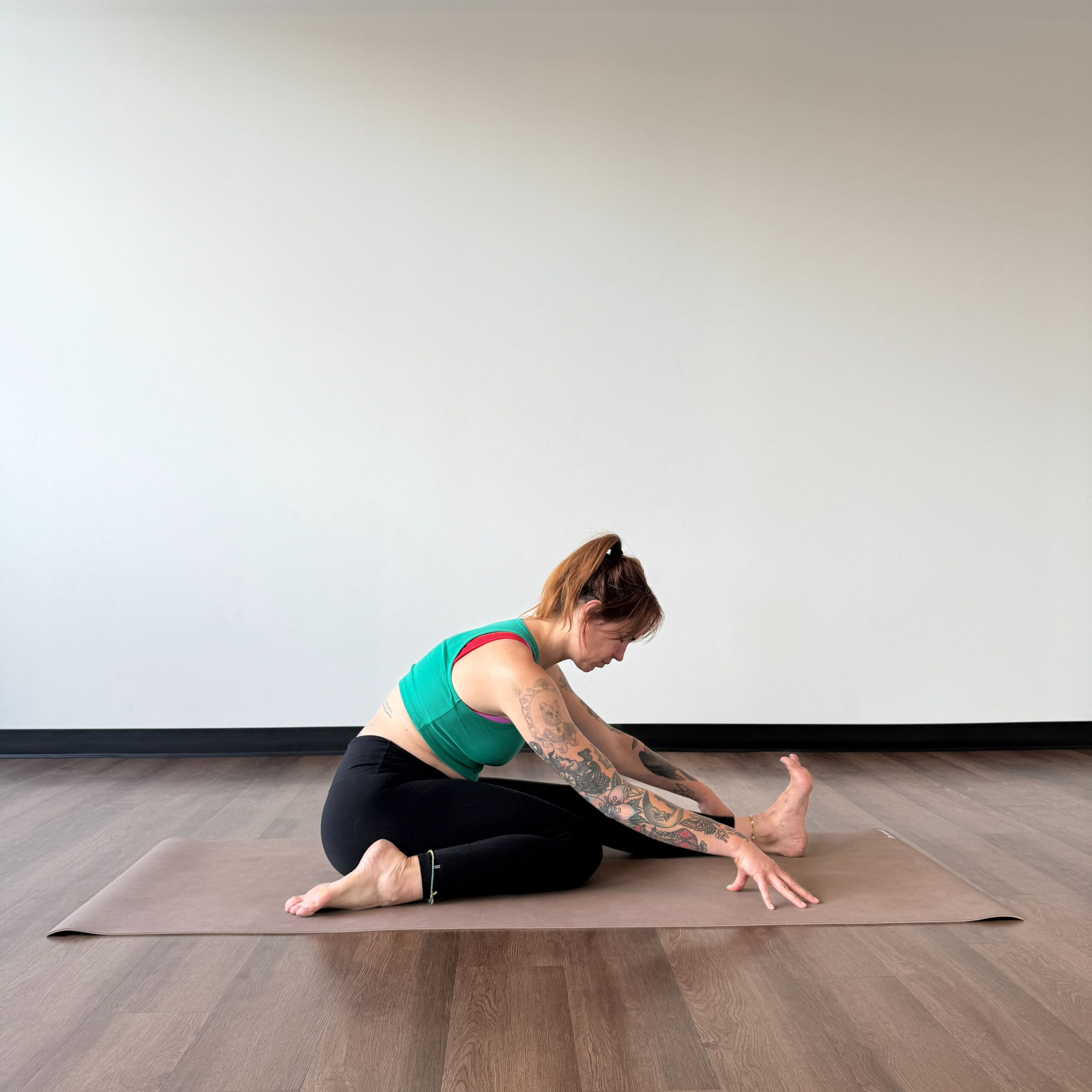 ARDHA VIRASANA Marta Gruber practices ardha virasana