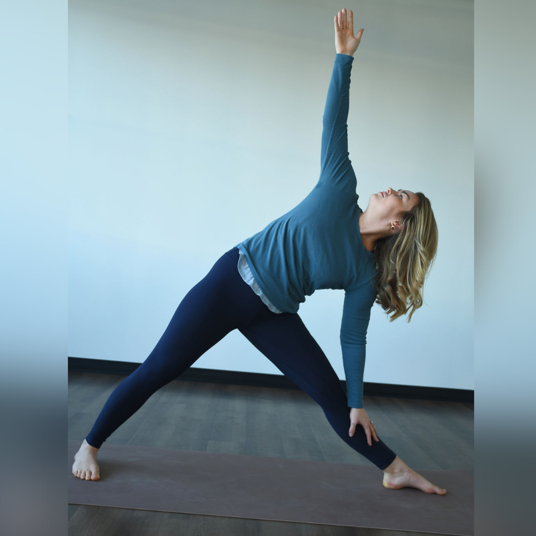 TRIKONASANA Kati Black in trikonasana pose